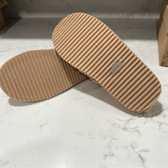 New Indigo Rd Tan Slip On Slippers Women's size 5 - Picture 4 of 5